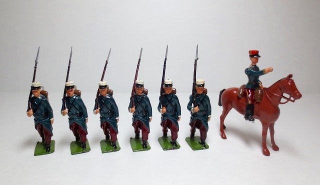 Britains Set #1711 French Foreign Legion: 7 pieces. Post War. Condition very good.