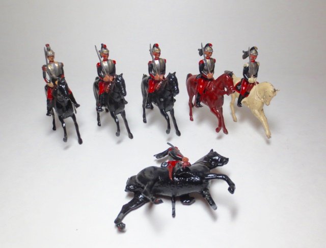 Britains Set #138 French Cuirassiers with 2: Officers. 6 pieces. Post War. Condition fair (hole in 1 horses back end and 1 broken leg).