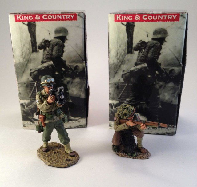 King & Country DDO76, 83 Photographer & Firing: 2 pieces Condition Excellent Boxes Excellent