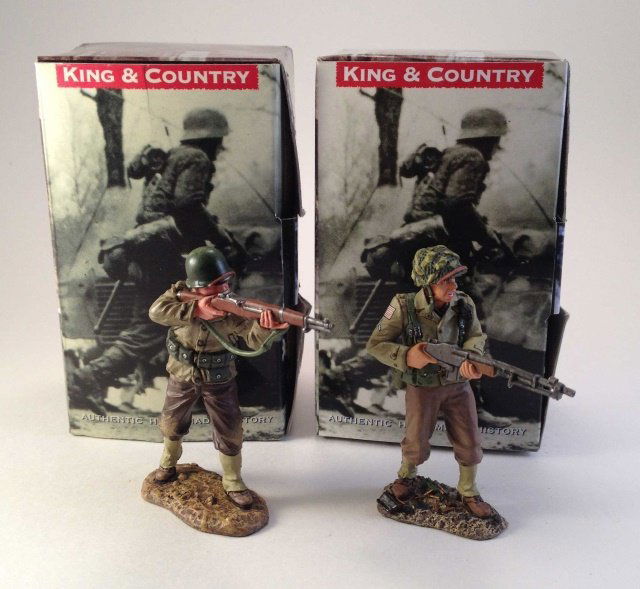 King & Country DD084, 85 Firing Tommy & BAR Gun: 2 pieces Condition Excellent Boxes Very Good