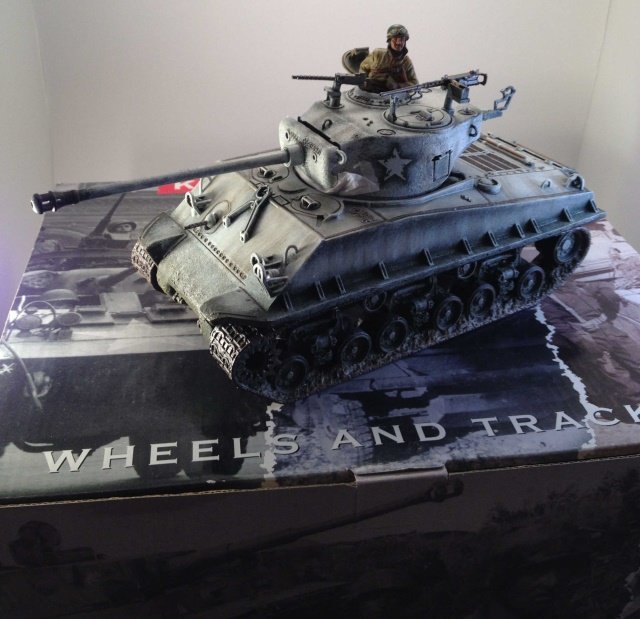 King & Country BBA054 M4A3E8 Sherman Tank: 5 pieces Condition Excellent Box Excellent