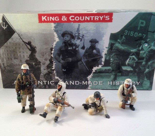 King & Country BBG003 Tank Riders (1 of 1)