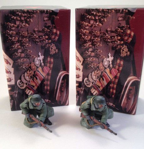 King & Country BBG076 Kneeling Tank Riders (1 of 1)