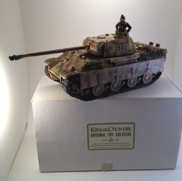 King & Country WS 23 Panzer Tank With Commander (1 of 1)