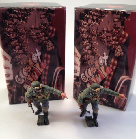 King & Country WS 286 Pointing Officers: 2 pieces Condition Excellent Boxes Excellent