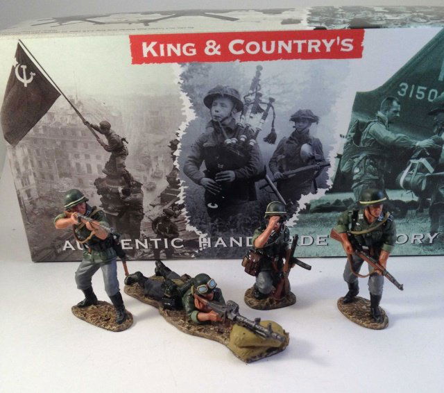 King & Country WS38 MG34 Machine Set: 4 pieces Condition Excellent Box Good
