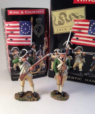 King & Country AR046,48 Corporal & Present Arms: 2 pieces Condition Excellent Box Excellent