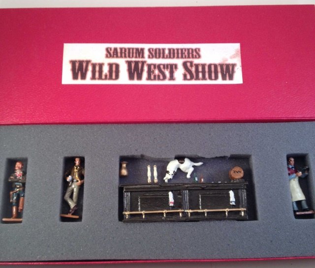 Sarum Bar Set (1 of 1)