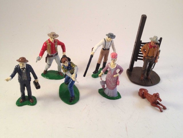 Various Makers Gunsmoke & John Wayne: 7 pieces Condition Excellent No Box