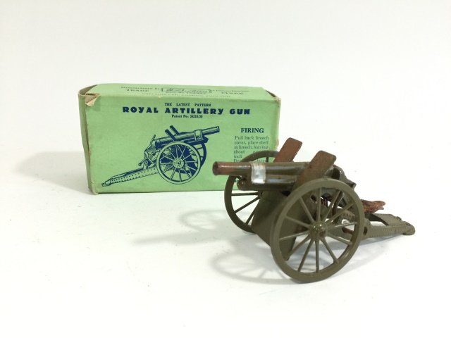 Britains Set #1201 Royal Artillery Gun: Post War. In original box. 1 Piece. Condition Figure Very Good; With oxidation to Breech. Condition Box Very Good.