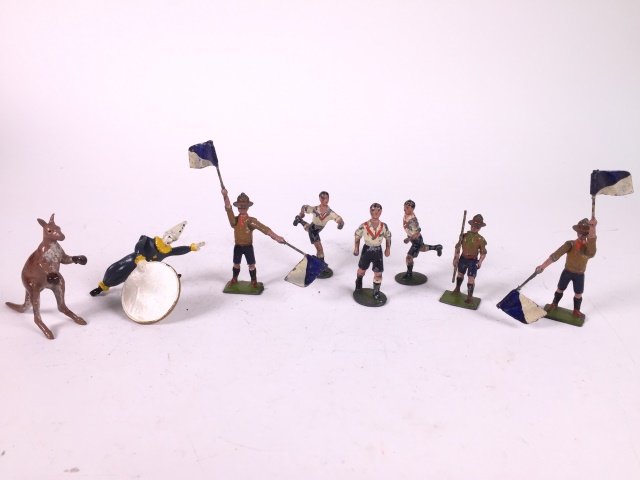Britains Assorted Boy Scouts and Footballers (1 of 1)
