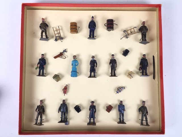 Britains Set #158 Large Railway Station Staff (1 of 1)