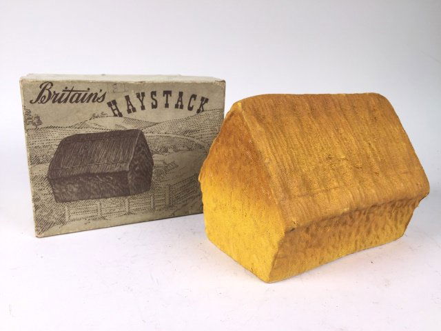 Britains Set #144F Haystack: Post War in original box, 1 Piece. Rare. Condition Excellent, box Very Good.