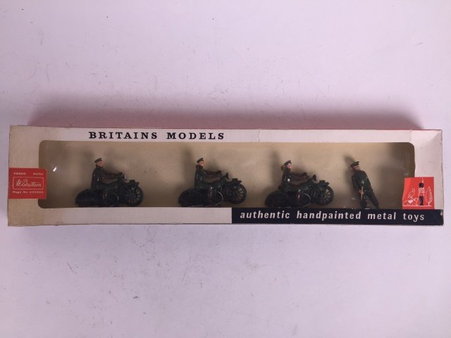 Britains Set #9153 Royal Signal Corps Dispatch Riders (1 of 1)