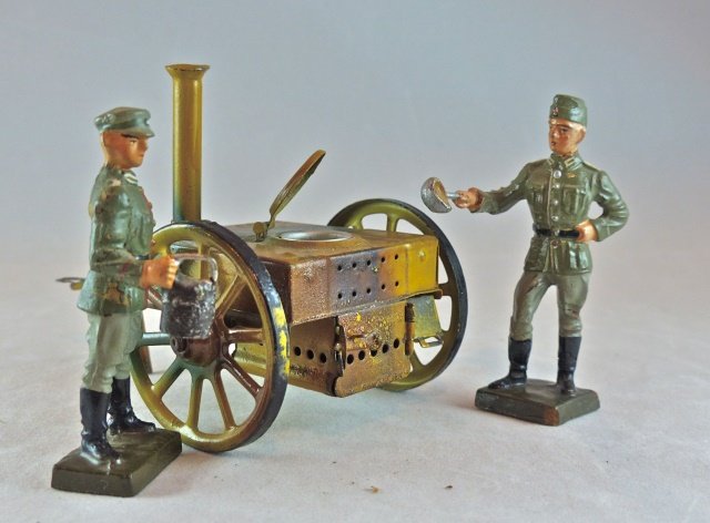 Lineol Tin Field Kitchen+2 German Soldiers (1 of 1)