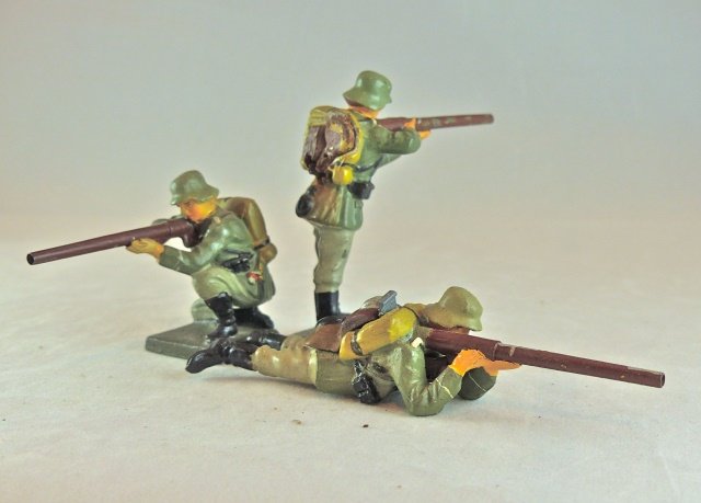 Lineol 3 German Soldiers "Really Shoots" (1 of 1)