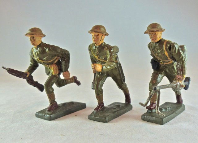 Lineol  3 US Combat Soldiers Charging (1 of 1)