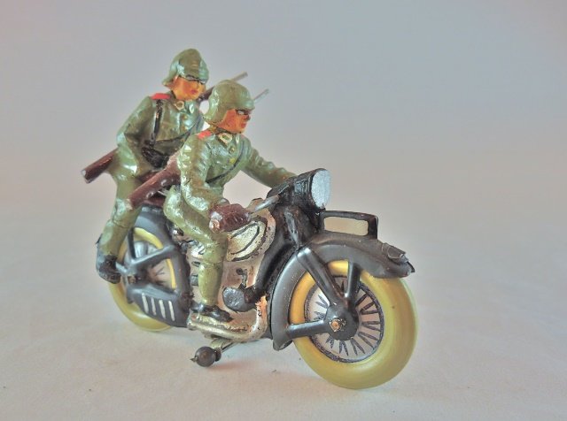 Lineol German Army Movable Wheels Motorcycle (1 of 1)