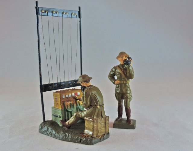 Lineol 2 US Lge Radio Exchange+Officer on Phone (1 of 1)