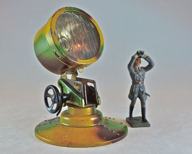 Lineol Tin Searchlight+Luftwaffe Off w/Binoc: Searchlight has a couple of small paint chips and is missing the wires and bulb. Paint quality is bright and clear and the glass cover is intact. Light can be raised/lowered and rotated around the bas