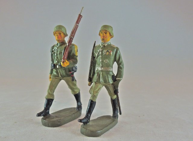 Elastolin 2 Wide Stride German Soldiers (1 of 1)