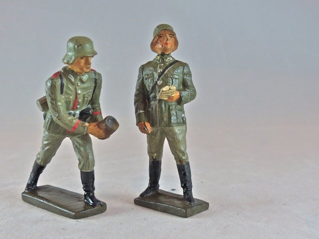 Lineol 2 German 105mm Cannon Crew (1 of 1)