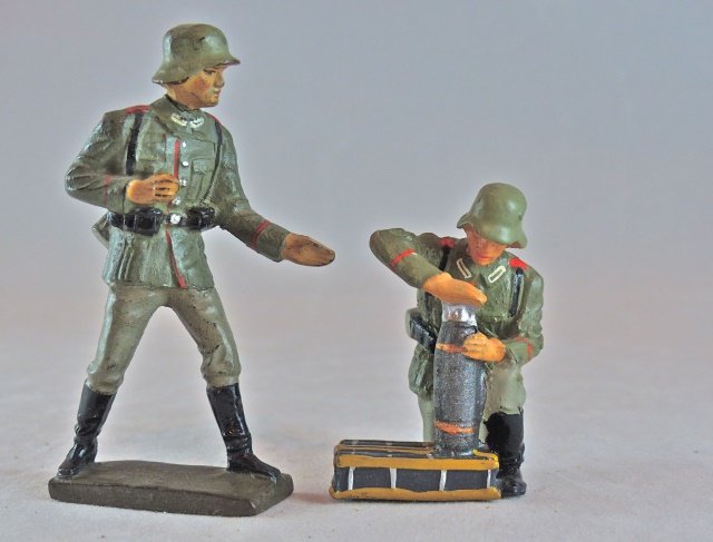 Lineol 2 German 105mm Cannon Crew. (1 of 1)