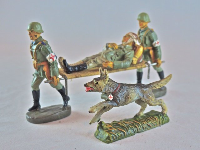 Elastolin German Medics Stretcher+Wounded+Dog (1 of 1)