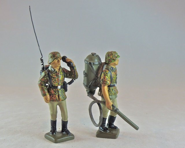 Krock 2 Waffen SS Radio+Flame Thrower: Nothing wrong with either figure. Historically accurate details to radio and flame thrower. 2 Pieces. Post War. Made about 10-15 years ago. Condition pristine.