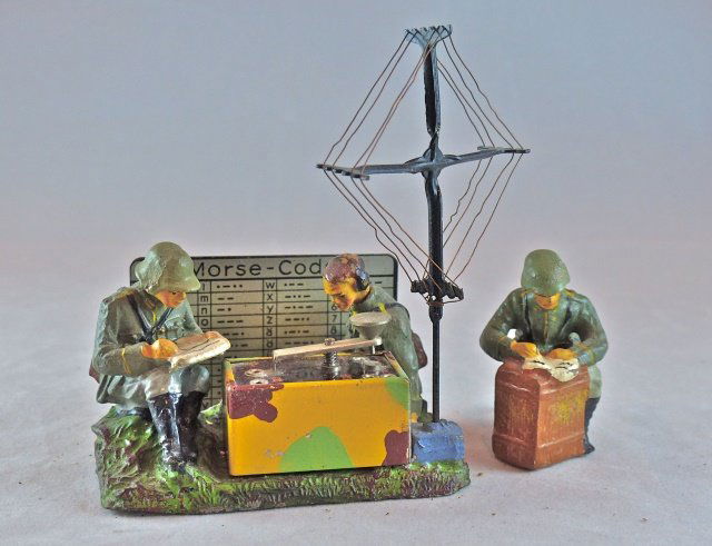 Elastolin 2 Man-Radio w/Morse-Antenna+Soldier (1 of 1)