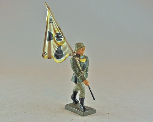 Lineol German Soldier March w/Draped Army Flag (1 of 1)