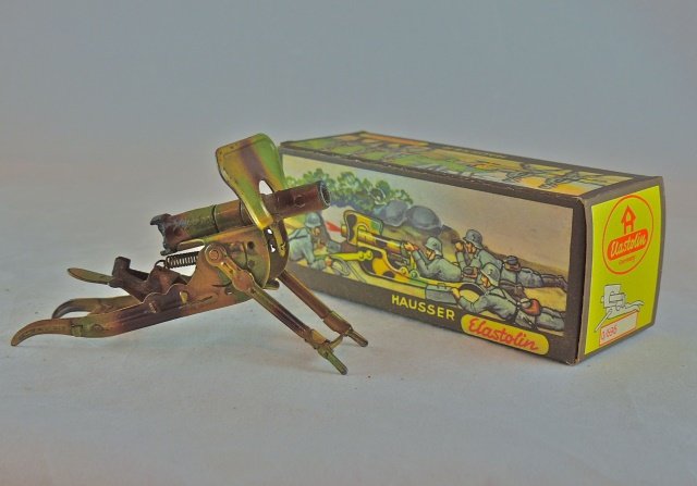 Elastolin Original Box w/Cap Firing Machine Gun: The original Hausser box for this gun is mint. The gun has just some light wear with a little piece broken away from insert that holds the cap. The gun cocks and fires normally though is takes some ti