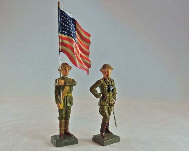 Lineol 2 US General+Flag Bearer at Attn. (1 of 1)