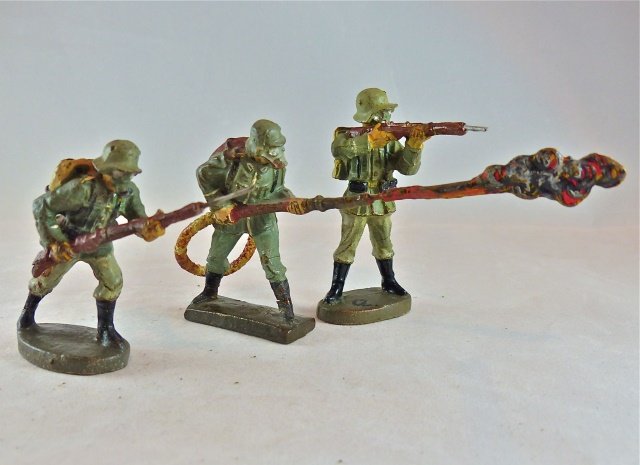 Lineol/Elastolin 3 German Soldiers in Gas Masks (1 of 1)