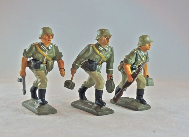 Krock 3 German Soldiers MP+Rifle+Grenades (1 of 1)