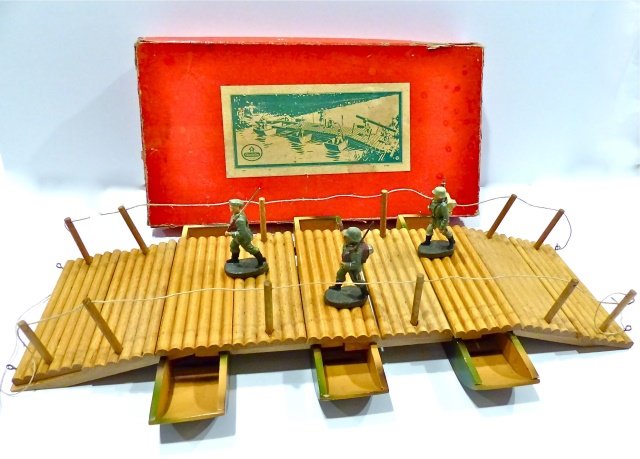 Elastolin Pontoon Bridge in Box w/3 Soldiers (1 of 1)