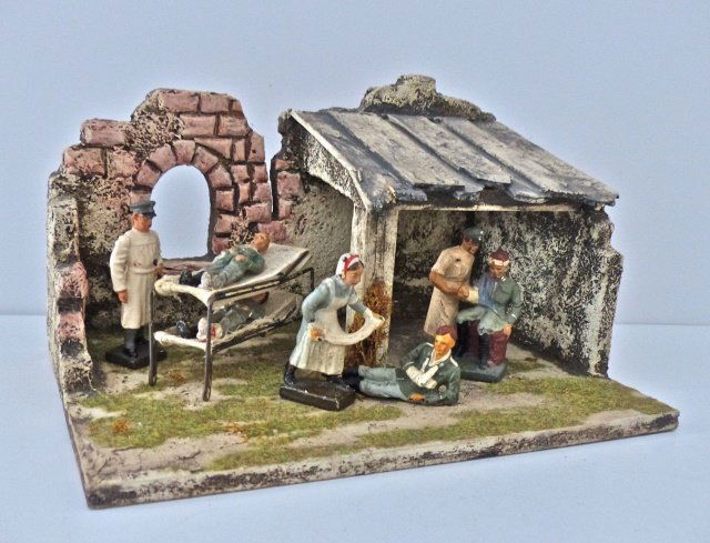 Lineol/Elastolin Medical Station+6 Figures (1 of 1)