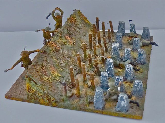 Scarce Hausser Tank Blockade+6 Lineol Figures (1 of 1)