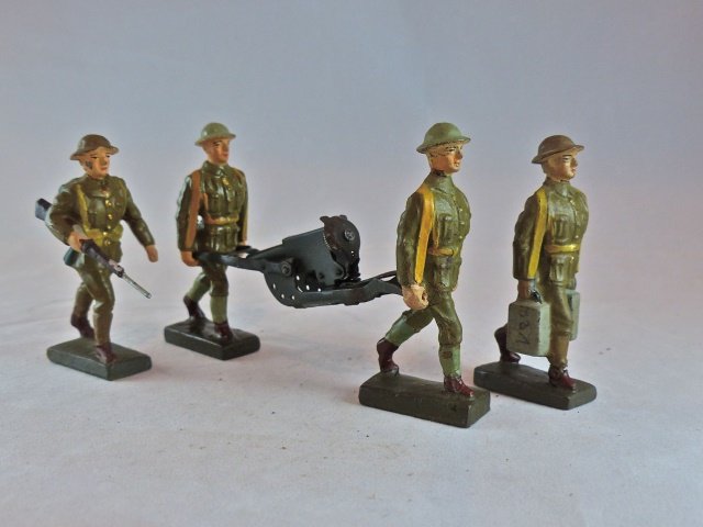 Lineol 4 US Soldiers w/Tin Machine Gun: Tin cap firing machine gun has almost no wear. The 4 figures have a few minor cracks with just some light wear. Faces and paint quality are excellent. 5 pieces. Made 1934-39. Condition Excellent.