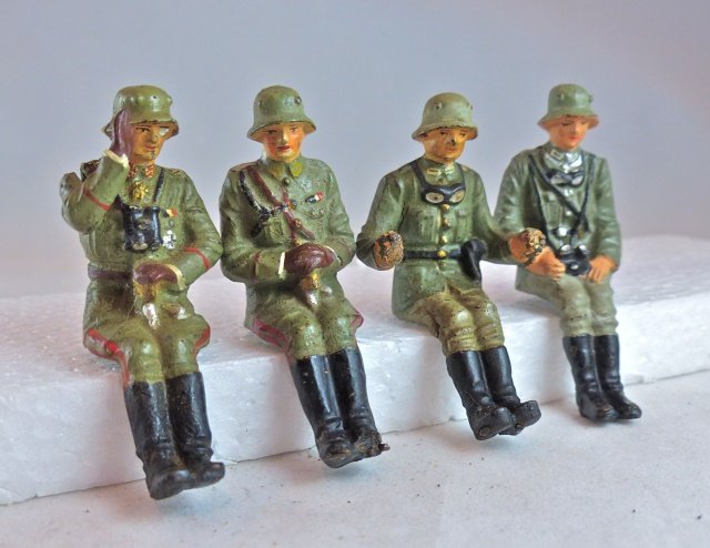 Lineol 4 Germans for Kubelwagen Gen + Adjutant (1 of 1)