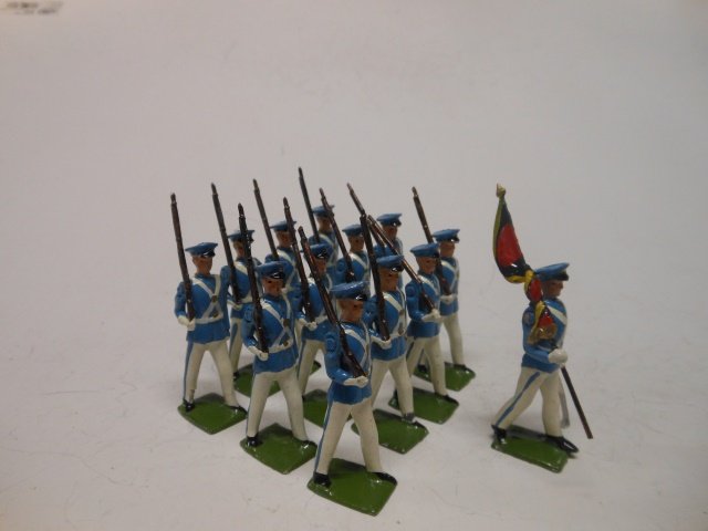 Britains from set #2099 Venezuelan Cadets: 13 pieces. Unboxed. Post War. Condition very good.