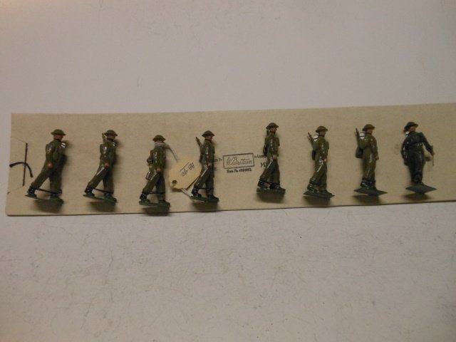 Britains set #1858 Khaki Slung Rifles (1 of 1)