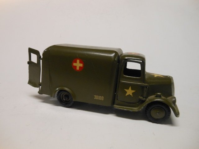 Britains set #1512 Ambulance: Unboxed. Post War. Condition very good. (decal added to driver's door.