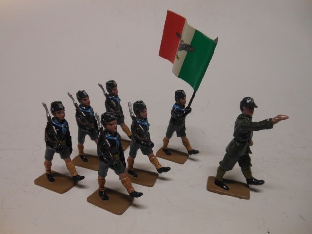 Palmetto, Italian Fascist Infantry: 7 pieces. Unboxed. Post War. Condition very good.