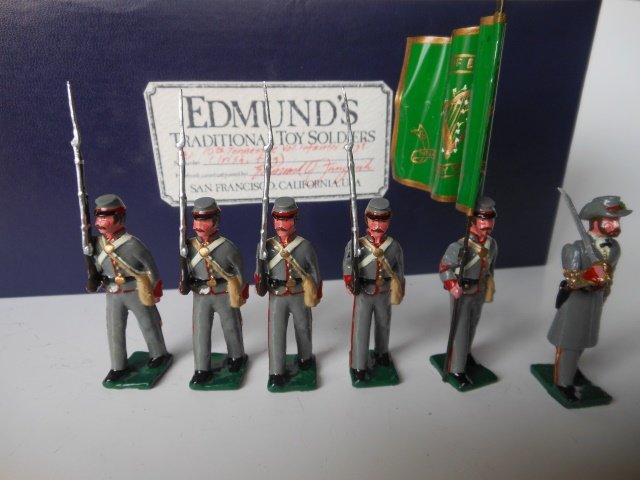 Edmunds, 10th Tennessee Volunteers: with Irish Flag. 6 pieces with original box. Post War. Condition excellent; box excellent.