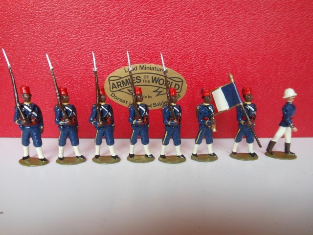 Dorset Kings African Rifles: 8 pieces. With original box. Post War. Condition excellent; box excellent.
