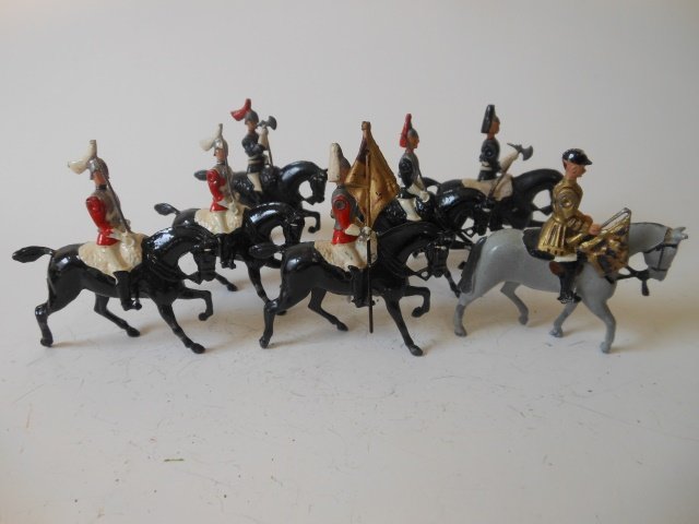 Britains set #2067 Sovereigns Standard: of the Life Guards. 7 pieces. Unboxed. Post War. Condition very good.