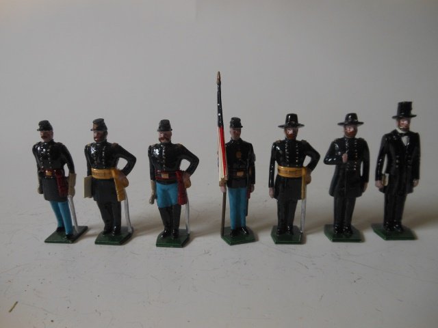 Tradition Civil War Union Officers and Lincoln: 7 pieces. Unboxed. Post War. Condition excellent.
