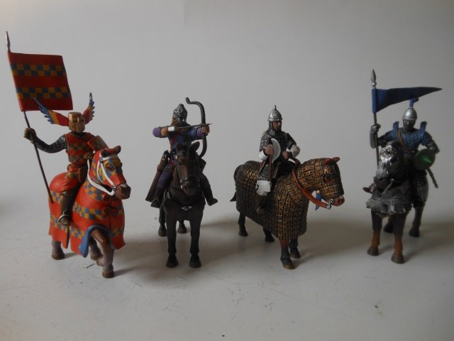 Frontline Knights: 4 mounted pieces. Unboxed. Post War. Condition very good.