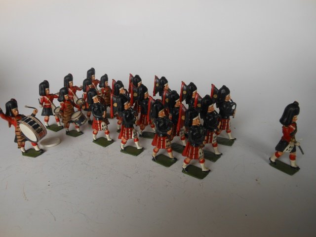 Britains set #2109 Black Watch Pipe Band (1 of 1)